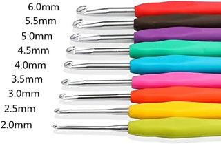 The Quilted Bear 9 Piece Ergonomic Crochet Hook Set (2mm-6mm)