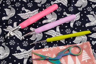 The Quilted Bear 9 Piece Ergonomic Crochet Hook Set (2mm-6mm)