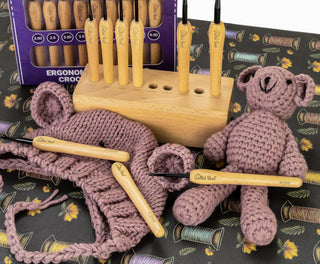 The Quilted Bear 9 Piece Beech Wood Crochet Hooks Set (2mm-6mm)