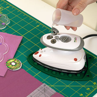 Needle and Bear Mini Silicone Iron Rest (Green)