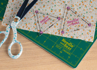 Needle and Bear Triangle Quilting Templates - Set of 8 (3/4 inch - 3 inches)